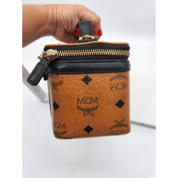 ❤️SOLD❤️MCM ROCKSTAR VANITY 331MCMXAiJ - Picture 4 of 13